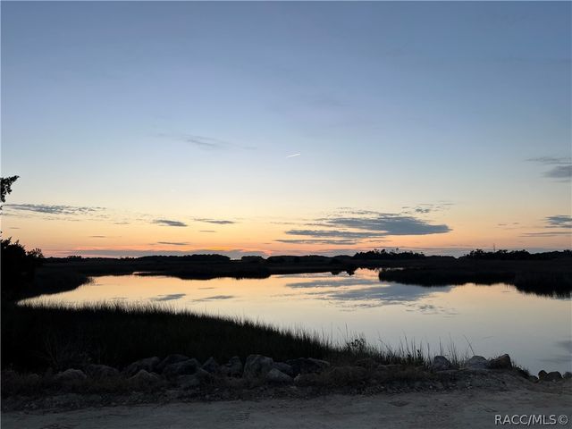 130 N Hawthorne Drive, Inglis, FL 34449