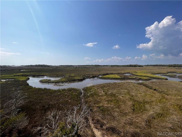 130 N Hawthorne Drive, Inglis, FL 34449
