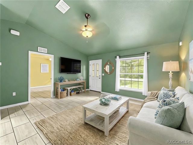 130 N Hawthorne Drive, Inglis, FL 34449