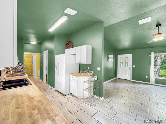 130 N Hawthorne Drive, Inglis, FL 34449