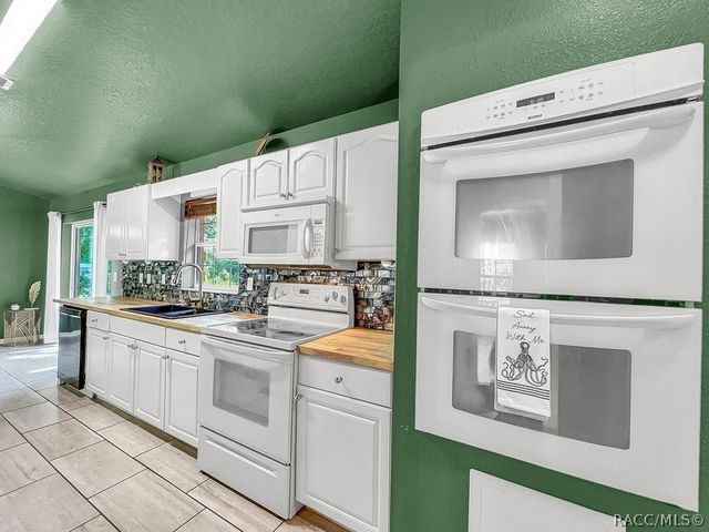 130 N Hawthorne Drive, Inglis, FL 34449