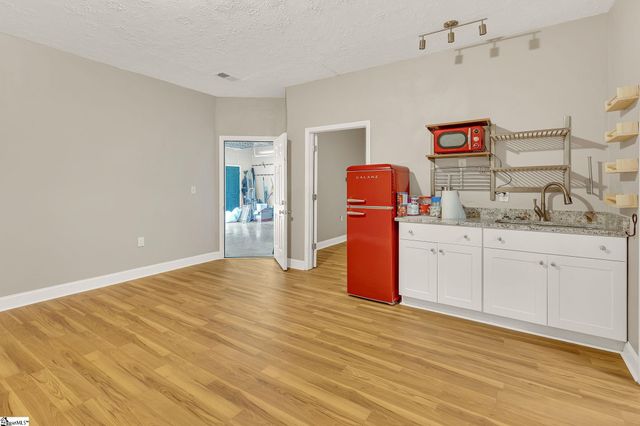 207 N Hogan Drive, Westminster, SC 29693