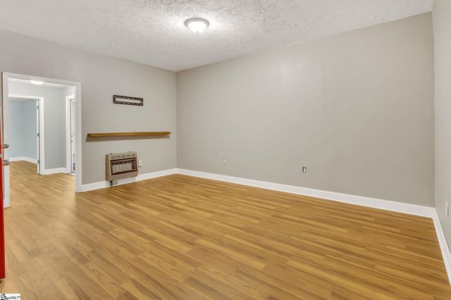 207 N Hogan Drive, Westminster, SC 29693