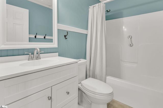 207 N Hogan Drive, Westminster, SC 29693