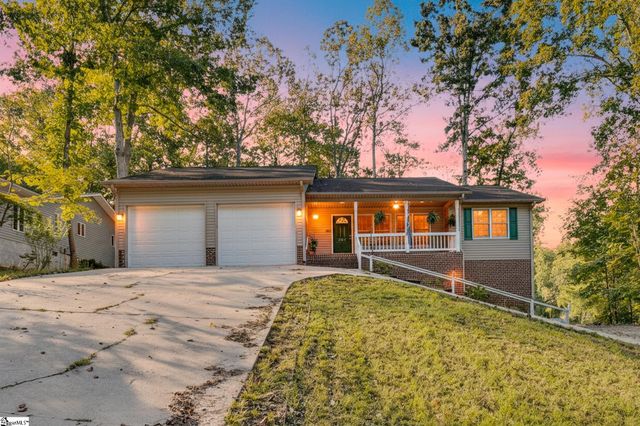 207 N Hogan Drive, Westminster, SC 29693