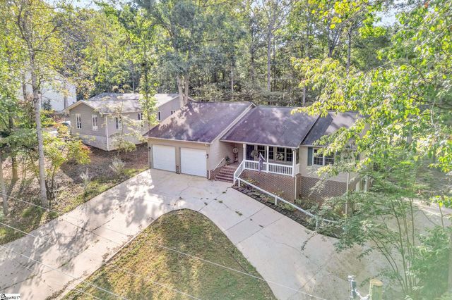 207 N Hogan Drive, Westminster, SC 29693