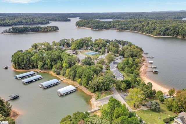207 N Hogan Drive, Westminster, SC 29693