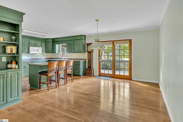 207 N Hogan Drive, Westminster, SC 29693