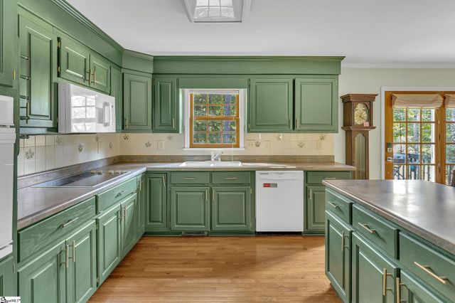 207 N Hogan Drive, Westminster, SC 29693