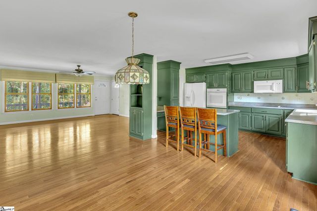 207 N Hogan Drive, Westminster, SC 29693