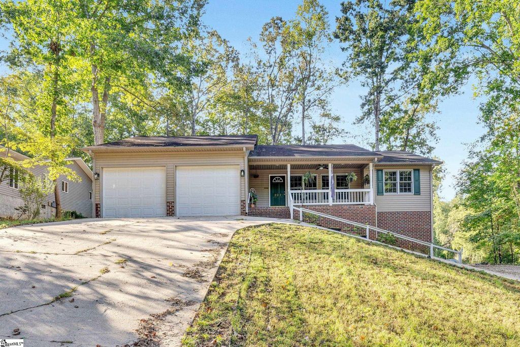 207 N Hogan Drive, Westminster, SC 29693