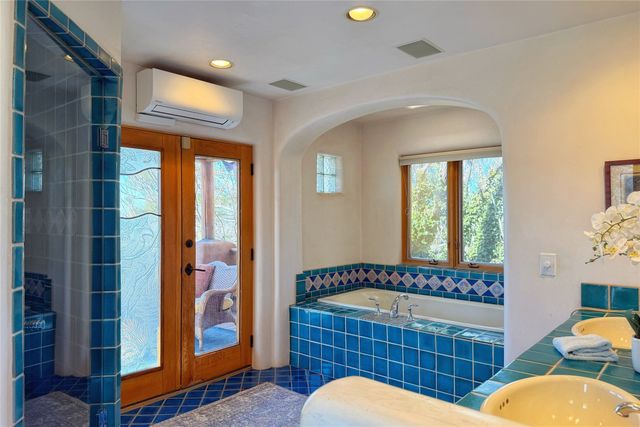 525 Camino Militar, Santa Fe, NM 87501