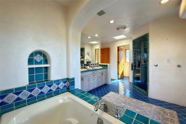 525 Camino Militar, Santa Fe, NM 87501