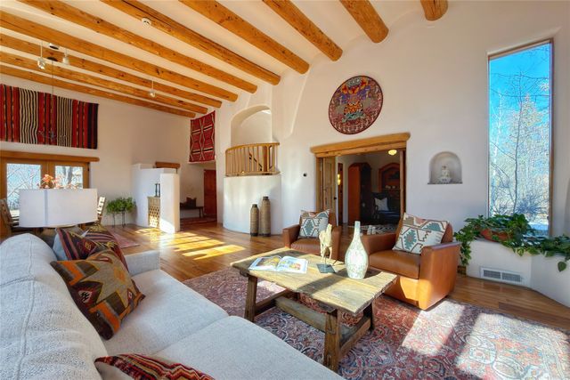 525 Camino Militar, Santa Fe, NM 87501