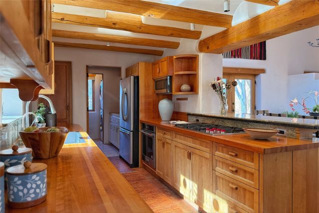 525 Camino Militar, Santa Fe, NM 87501