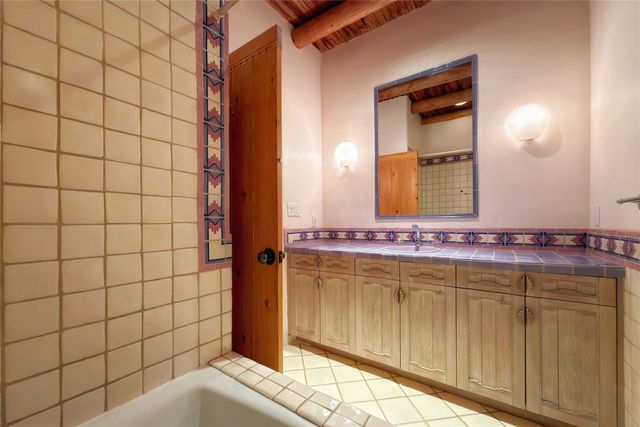 525 Camino Militar, Santa Fe, NM 87501