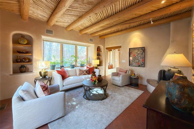 525 Camino Militar, Santa Fe, NM 87501