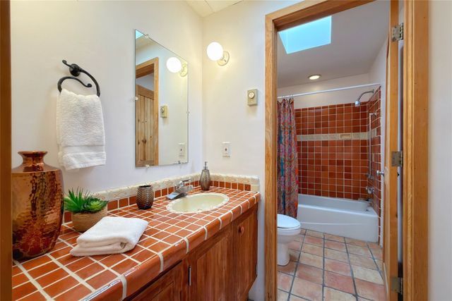 525 Camino Militar, Santa Fe, NM 87501