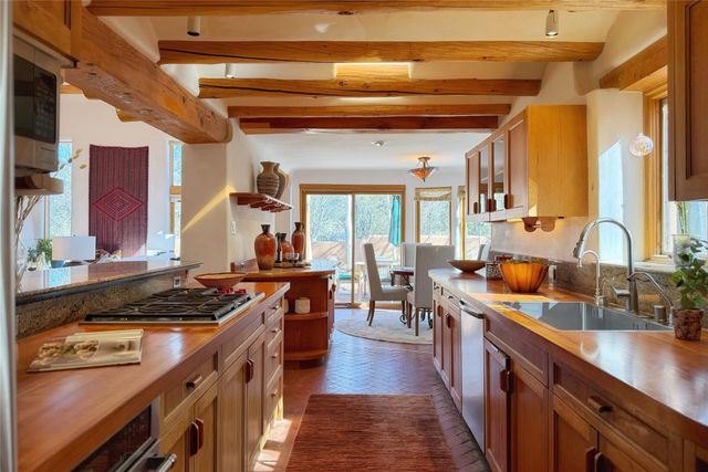 525 Camino Militar, Santa Fe, NM 87501