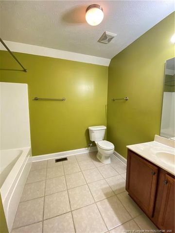 5806 Kessinger Court, Hope Mills, NC 28348