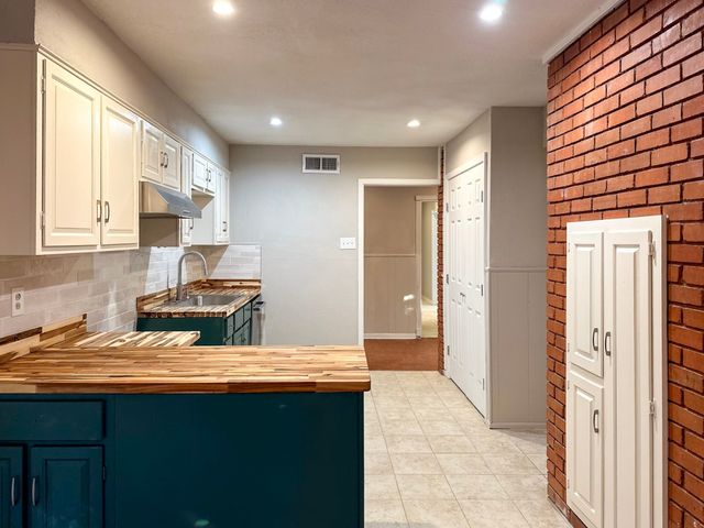 1505 Ronne Drive, Irving, TX 75060