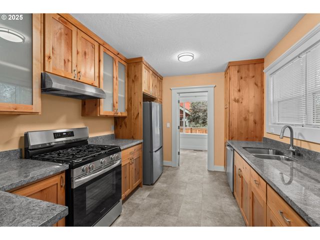 1010 MONROE St, Eugene, OR 97402