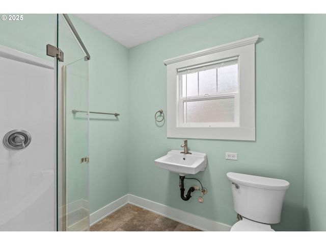 1010 MONROE St, Eugene, OR 97402