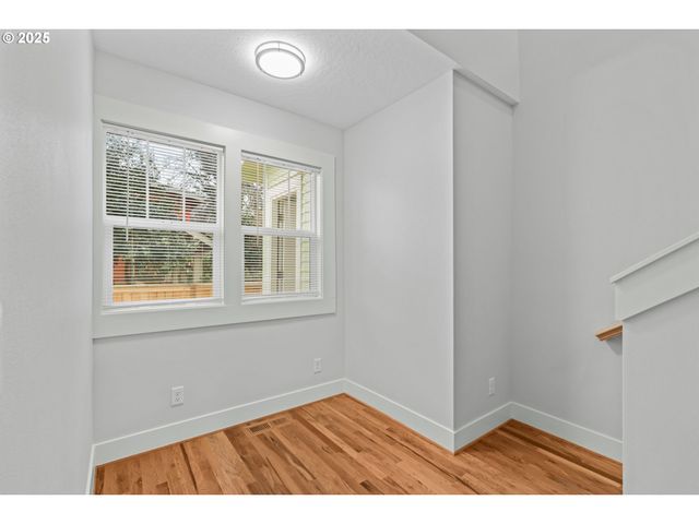 1010 MONROE St, Eugene, OR 97402