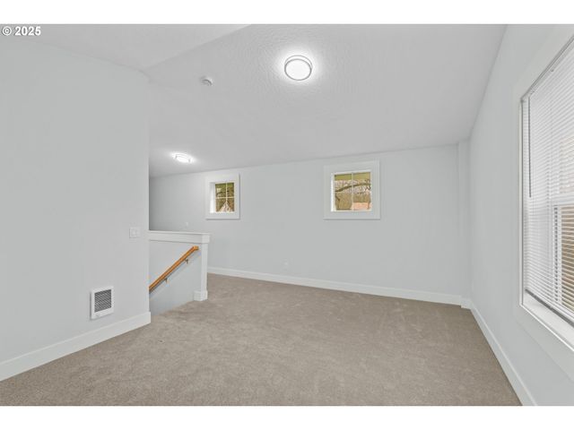 1010 MONROE St, Eugene, OR 97402