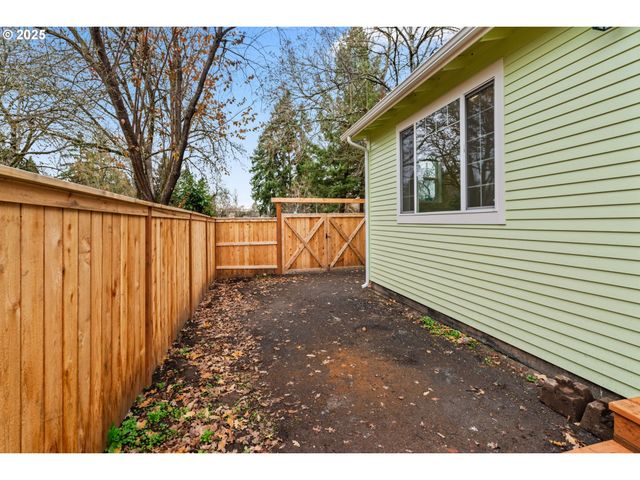 1010 MONROE St, Eugene, OR 97402