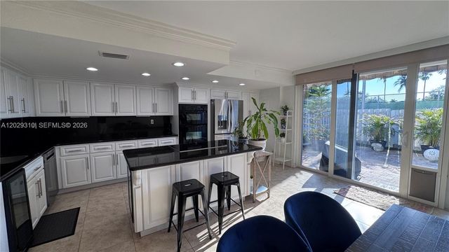903 NE 27th Avenue 903, Hallandale Beach, FL 33009