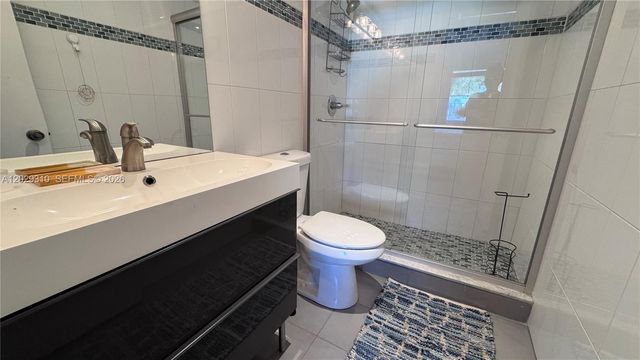 903 NE 27th Avenue 903, Hallandale Beach, FL 33009