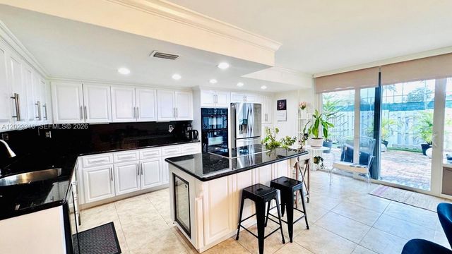 903 NE 27th Avenue 903, Hallandale Beach, FL 33009