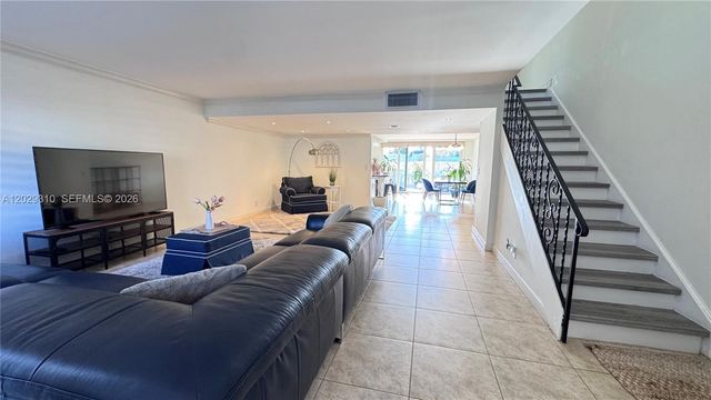 903 NE 27th Avenue 903, Hallandale Beach, FL 33009