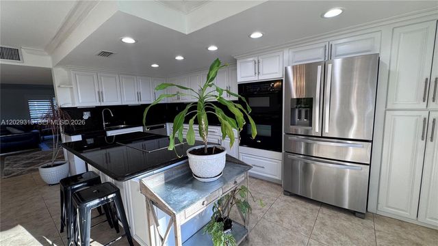 903 NE 27th Avenue 903, Hallandale Beach, FL 33009