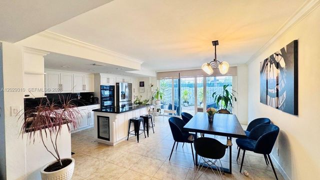 903 NE 27th Avenue 903, Hallandale Beach, FL 33009