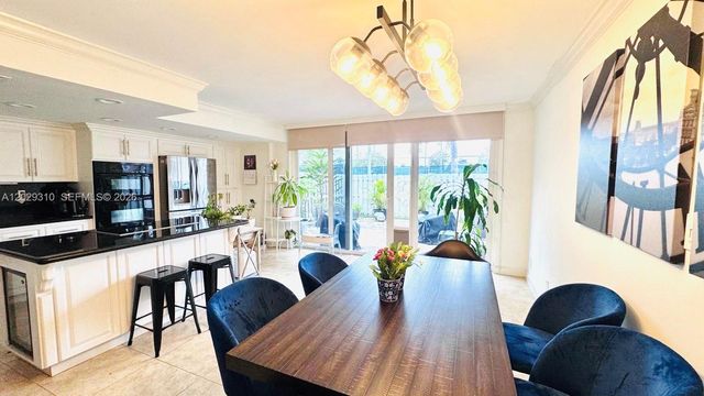 903 NE 27th Avenue 903, Hallandale Beach, FL 33009
