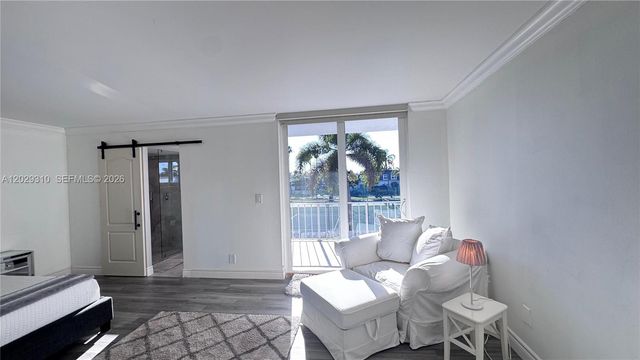 903 NE 27th Avenue 903, Hallandale Beach, FL 33009