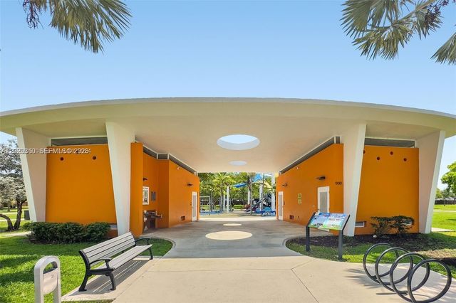 903 NE 27th Avenue 903, Hallandale Beach, FL 33009
