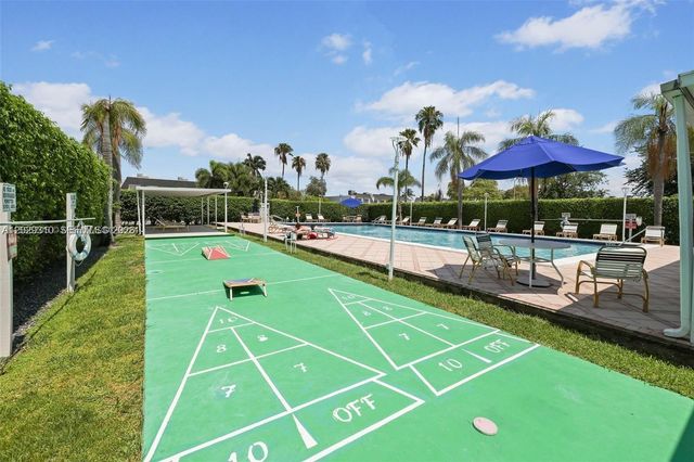 903 NE 27th Avenue 903, Hallandale Beach, FL 33009