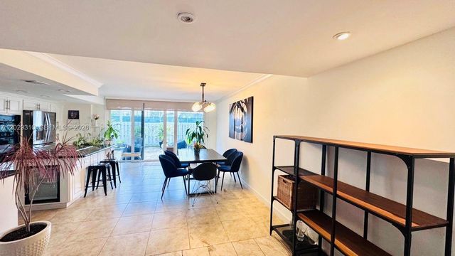 903 NE 27th Avenue 903, Hallandale Beach, FL 33009