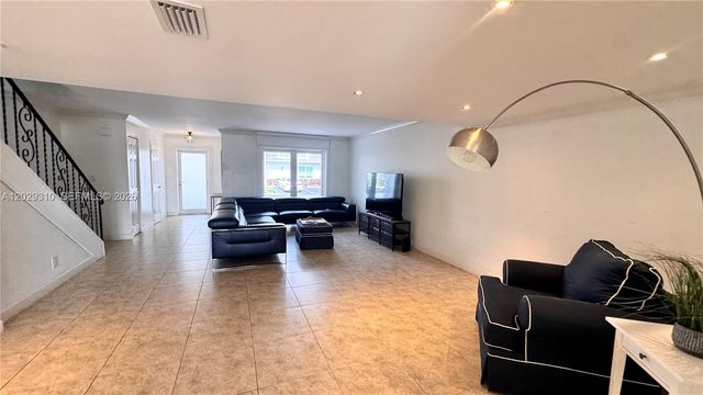 903 NE 27th Avenue 903, Hallandale Beach, FL 33009