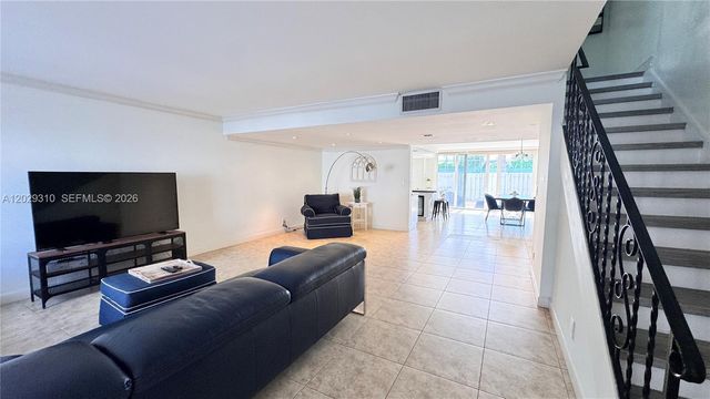 903 NE 27th Avenue 903, Hallandale Beach, FL 33009