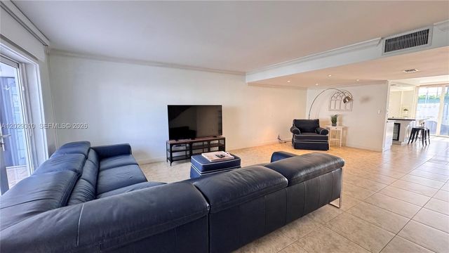903 NE 27th Avenue 903, Hallandale Beach, FL 33009