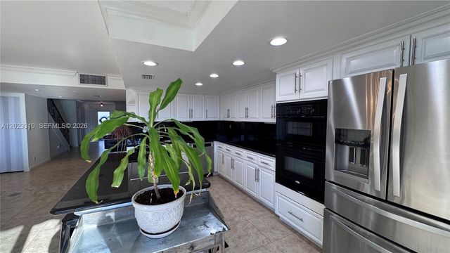903 NE 27th Avenue 903, Hallandale Beach, FL 33009