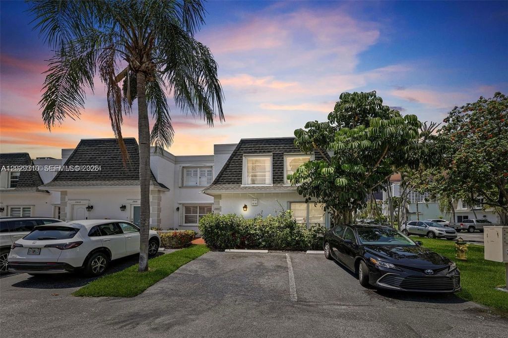903 NE 27th Avenue 903, Hallandale Beach, FL 33009