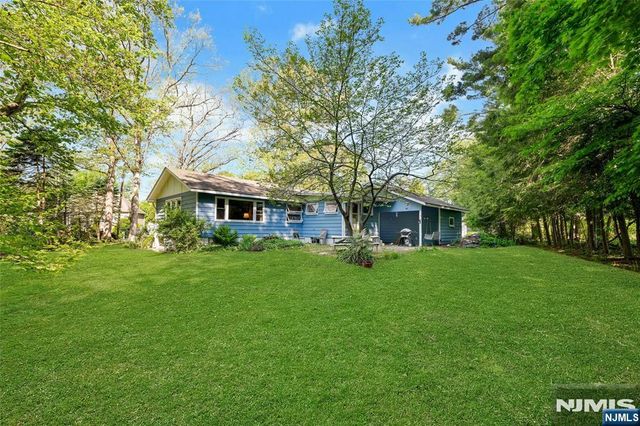 23 Cottonwood Court, Hardyston, NJ 07460