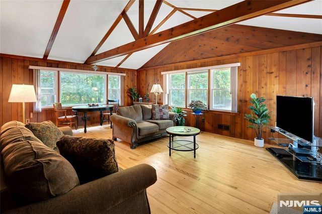 23 Cottonwood Court, Hardyston, NJ 07460