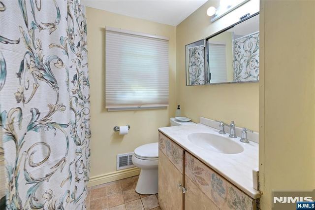 23 Cottonwood Court, Hardyston, NJ 07460