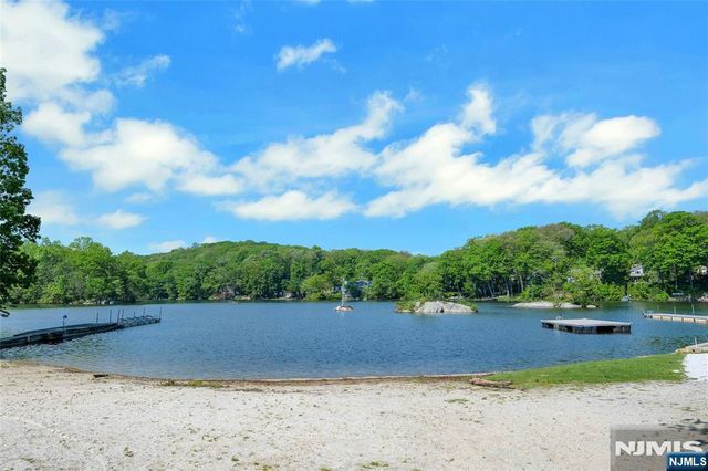 23 Cottonwood Court, Hardyston, NJ 07460